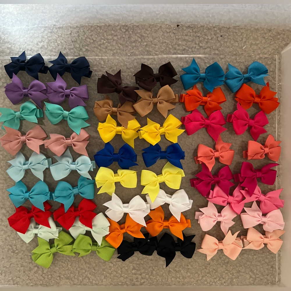 Lot of 50 small hair bow baby girl pain free clips infants and toddlers multiple